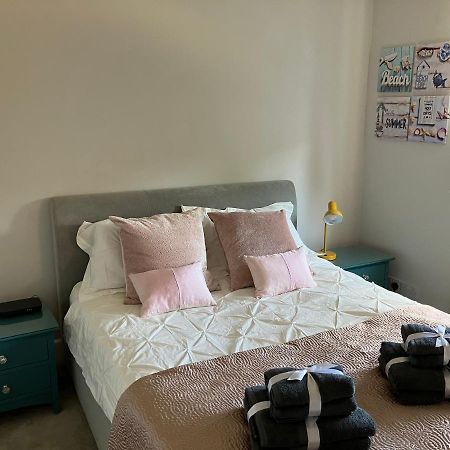 Beautiful 4 Double Bedroom House In Poole With Hot Tub, Near Sandbanks Dış mekan fotoğraf