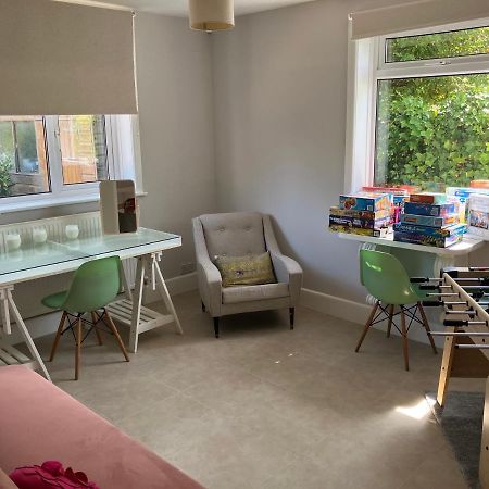 Beautiful 4 Double Bedroom House In Poole With Hot Tub, Near Sandbanks Dış mekan fotoğraf