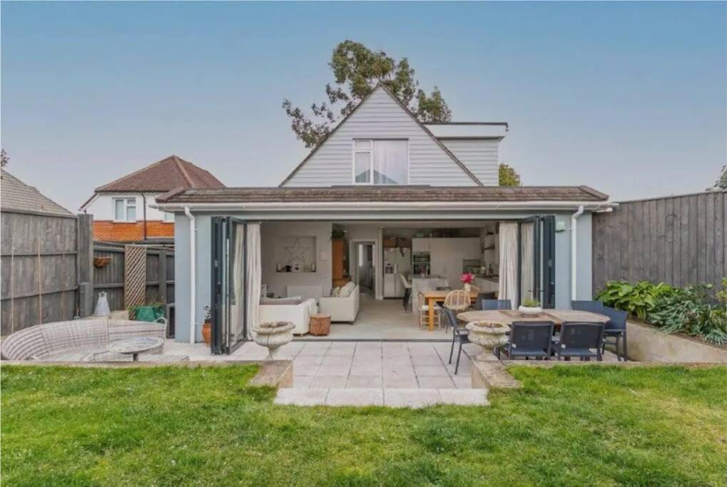 Beautiful 4 Double Bedroom House In Poole With Hot Tub, Near Sandbanks Dış mekan fotoğraf