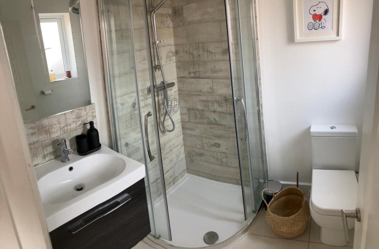 Beautiful 4 Double Bedroom House In Poole With Hot Tub, Near Sandbanks Dış mekan fotoğraf