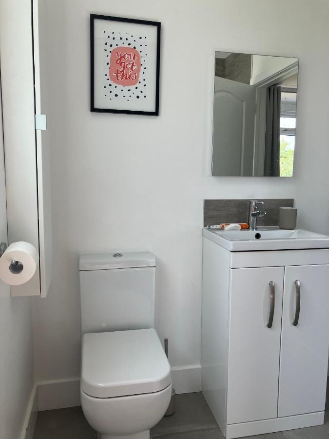 Beautiful 4 Double Bedroom House In Poole With Hot Tub, Near Sandbanks Dış mekan fotoğraf