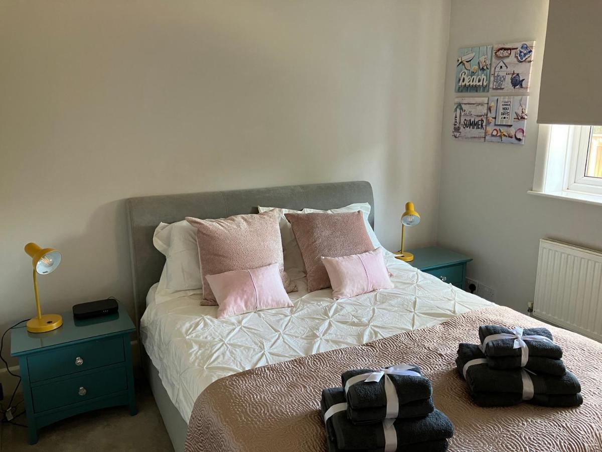 Beautiful 4 Double Bedroom House In Poole With Hot Tub, Near Sandbanks Dış mekan fotoğraf